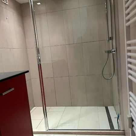 Bunnenplein Met 2 Slaapkamers * クノック・ヘイスト