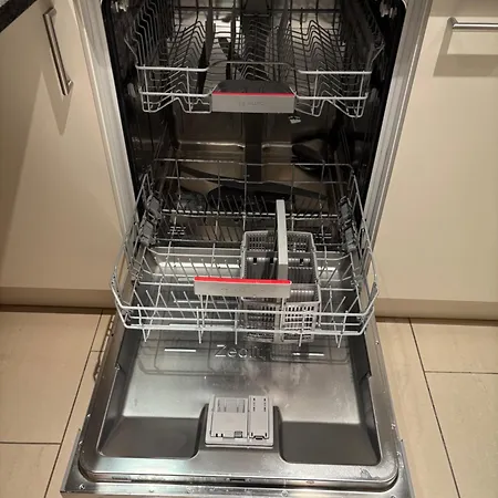Bunnenplein Met 2 Slaapkamers Lägenhet *